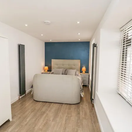 Esplanade Hideaway Apartment *